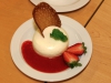 Dessert: Vanille-Mousse mit Erdbeeren
